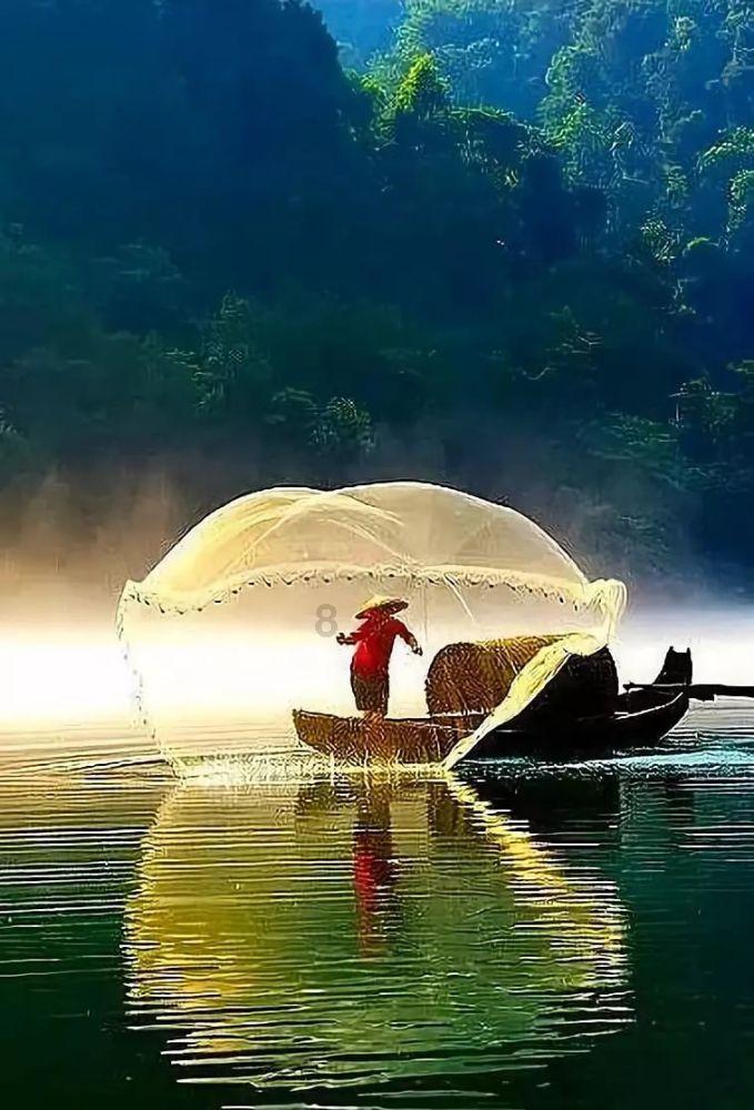 湘西赶尸并不神秘,跟现在的殡葬业没啥区别,由这里历史地理孕育