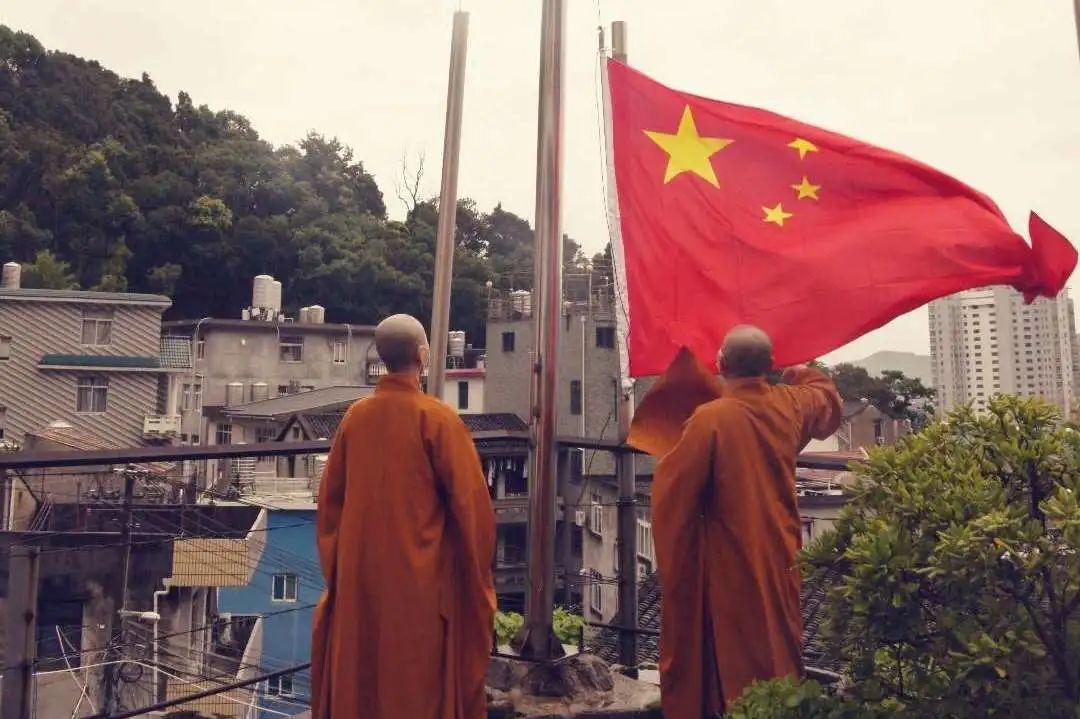 这几张照片真的是把她的好身材展露得一览无遗——迪丽热巴