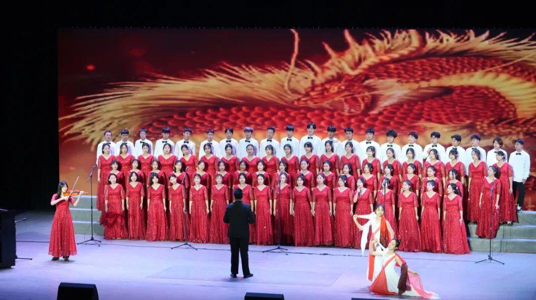 表演节目、送出手工贺卡、唱二人转……长春市十一高中学子为家乡冰雪旅游代言