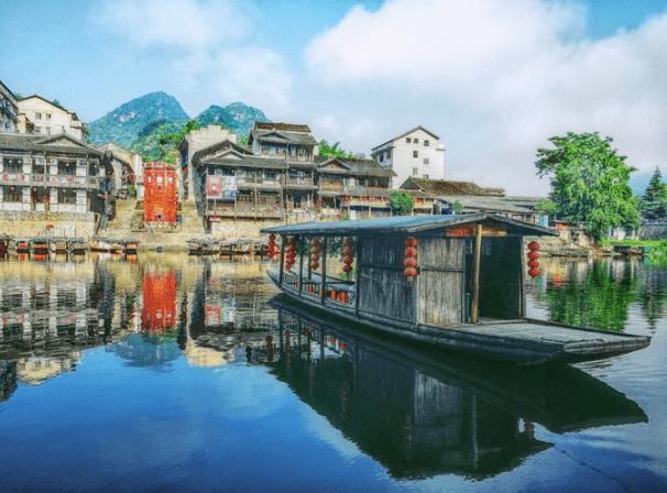 市红光小学为地震灾区献爱心